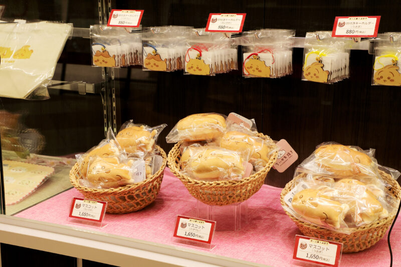 オリジナルグッズを店頭で販売。