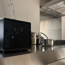 山善YJS-CM072はむしろ一番目立つところに露出して使いたくなるようなカッコいいスクエアデザイン