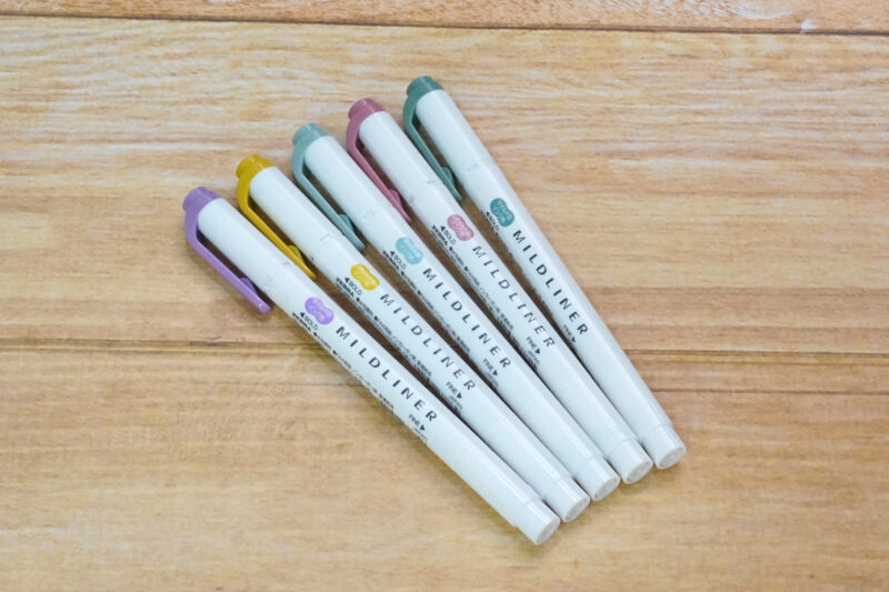 ゼブラ マイルドライナー ￥110（1本・税込） 落ち着きマイルド色￥550（5本セット・税込）