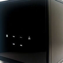 スマホ感覚の操作感！ いままで見たこともなかったスクエアデザインの近未来型炊飯器！