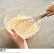 バニラアイスの溶液の作り方は、本誌のレシピ特集でも掲載している。【バニラアイスの材料】 卵黄2個分、砂糖大さじ2、生クリーム100mL、牛乳50mL、バニラエッセンス適量