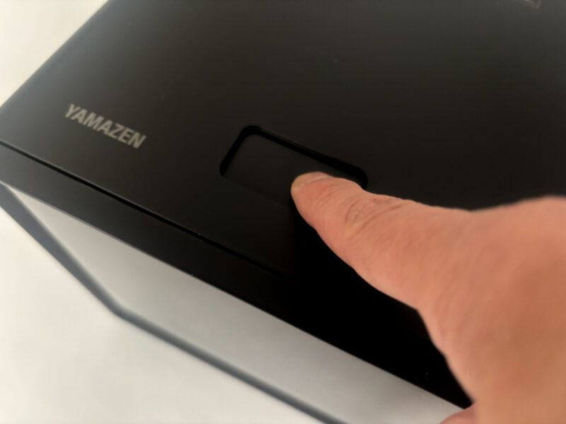 山善YJS-CM072には「ブラック」のほか「ホワイト」「グレージュ」があり、3色展開しています