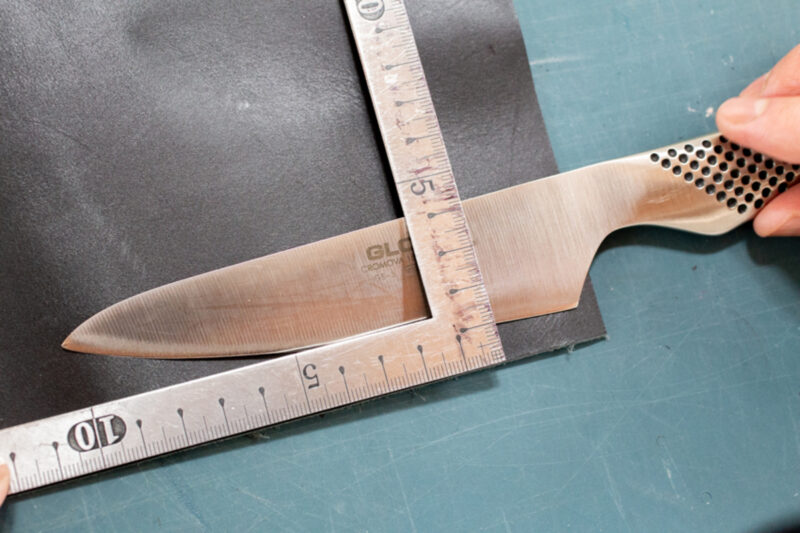 ケース幅は５cmで革を折り返すので、実際に使うのは10cm幅となります