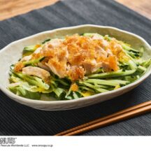 アイス作りだけでなく、おかずにも応用。例えば、料理にかけるタレをシャーベット状にアレンジ。めんつゆをシャーベット状にする方法もある。