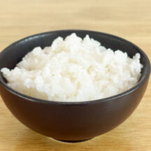 炊き上がったごはんをお茶碗に盛ってみると、米粒がしっかりと立ち、しかもツヤツヤの仕上がり
