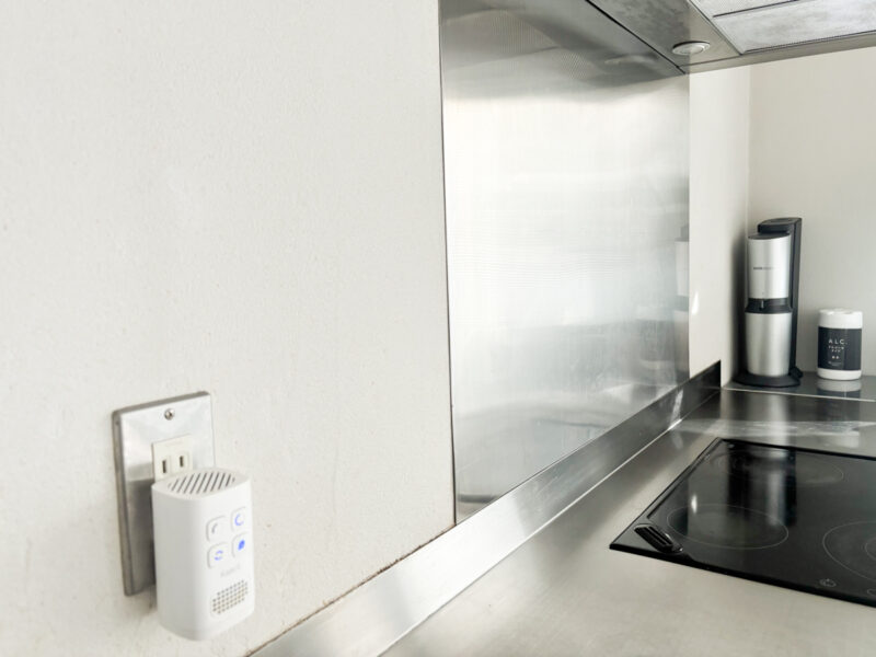 【自腹で試した！】キッチン、トイレ、旅先でも素早くニオイを断つ！ 脅威のコンパクト除菌脱臭機3選び