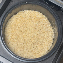 山善YJS-CM072で玄米を炊くと、ごはんの色こそ玄米ですが、食べてみると玄米とは思えないくらいふっくらでしっとり