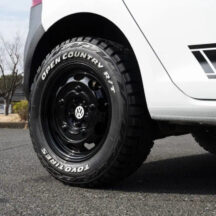 16インチホイールにオフロード仕様のゴツい「TOYO OPEN COUNTRY R/T」を装着