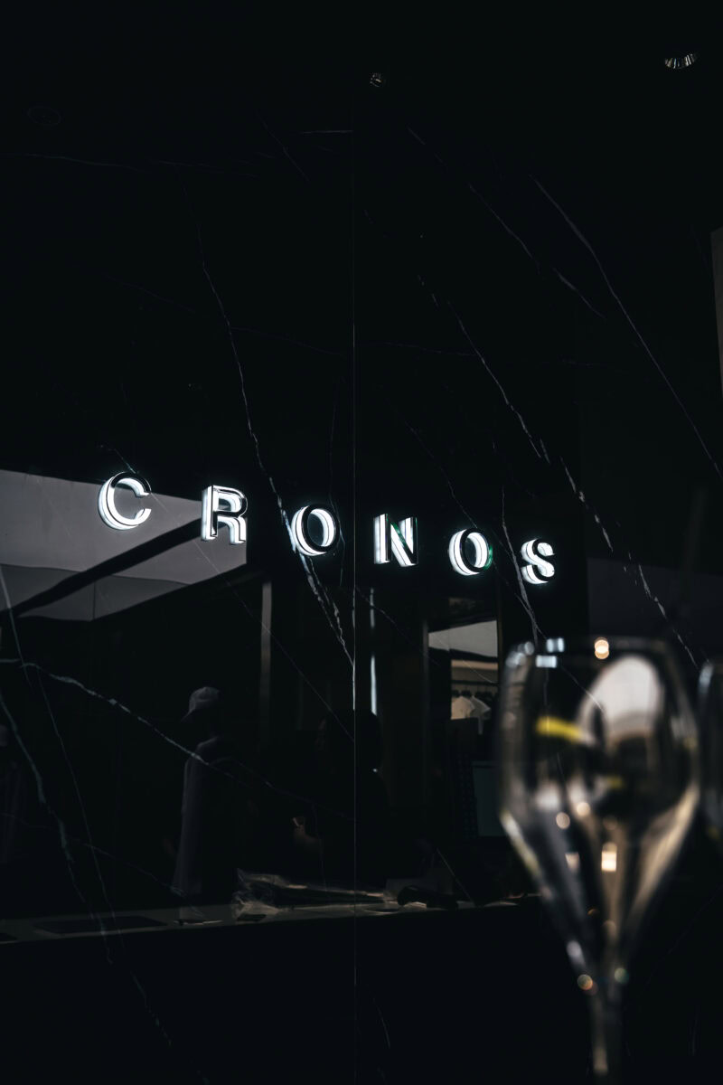ブランドの世界観を体感できるクールな店舗に