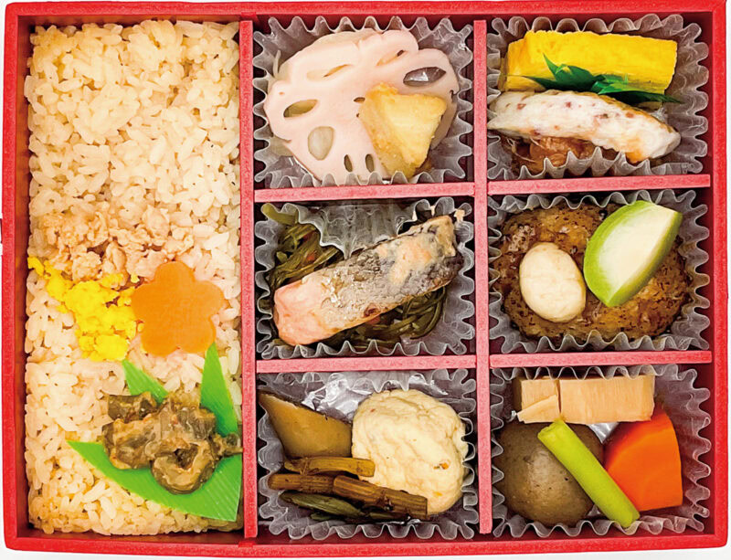 「東北福興弁当 東北の恵み、心を込めて」 食の面から震災復興の一助となればとの思いから、2011年10月より取り組んでいる駅弁のシリーズ第13弾。メッセージ性だけでなく、東北地方の豊かな食材や料理が楽しめる