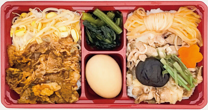 「牛すきと牛焼肉弁当」 甘辛に仕上げた関東風のすき焼きと網焼き牛カルビを一緒に盛り付けた駅弁。調理方法が異なる2種類の肉のほか、煮玉子が丸ごと一個入っていることも好評で、インバウンド客にも人気が高い