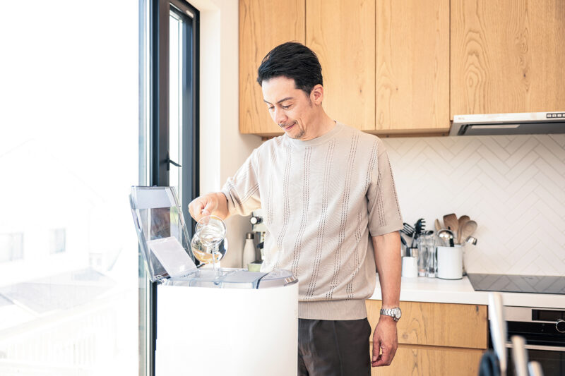 【桐島ローランドさんの “おいしい水” 生活】 定額制浄水型ウォーターサーバー「エブリィフレシャス・トール」を使ってみる。