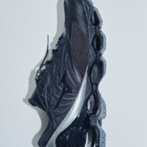 唯一無二の存在感を放つ 「MIZUNO WAVE（ミズノウエーブ）」の進化系ソールユニット「INFINITY WAVE（インフィニティーウエーブ）」を搭載