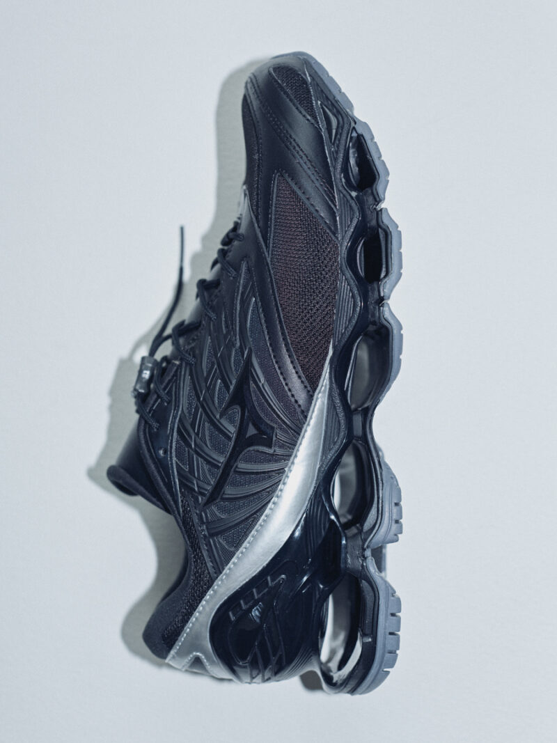 唯一無二の存在感を放つ 「MIZUNO WAVE（ミズノウエーブ）」の進化系ソールユニット「INFINITY WAVE（インフィニティーウエーブ）」を搭載