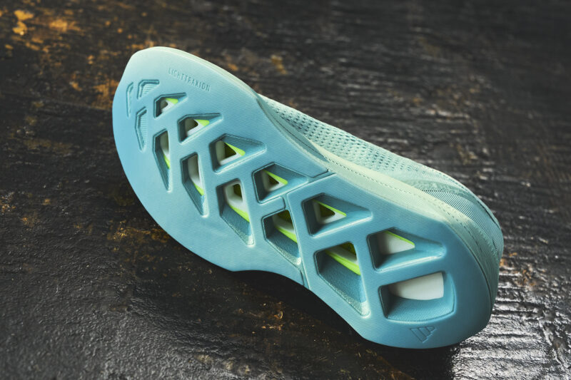 adidas トレッドミル専用シューズ TREADFLOW LIGHTTRAXIONTMアウトソール