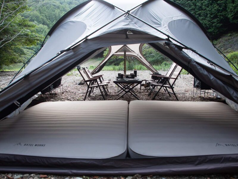 「FELSEN -5th ANNIVERSARY LTD-」は必要なポールはわずか4本しかなく、慣れれば1人でも設営・撤収が可能