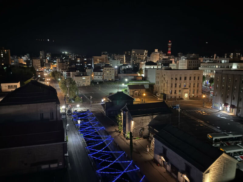夜景をつまみに、夜のバータイムを楽しめる