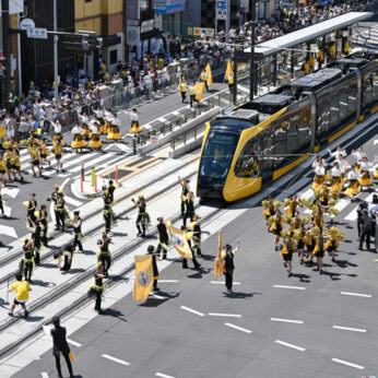 日本開通130周年！古くて新しい路面電車の事情。
