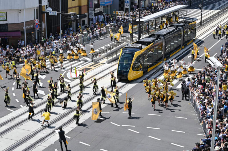 日本開通130周年！古くて新しい路面電車の事情。