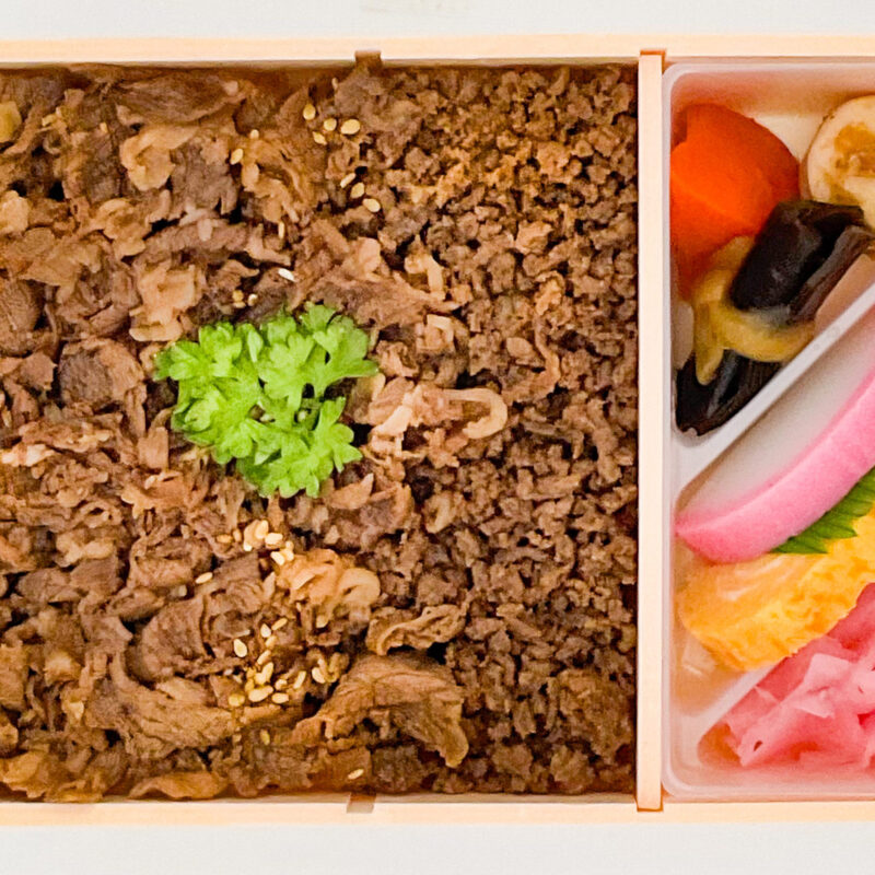 駅弁の聖地「祭」で売り上げランキングTOP4のひとつ。『牛肉どまん中』￥1,480／主要販売駅はJR米沢駅（山形県）