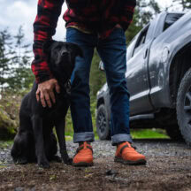 キャンプなどラフなシーンではもちろん、街でもスタイリッシュに履ける