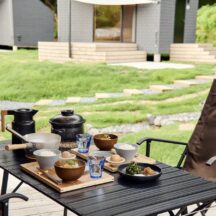 デッキテラスで迎える朝は非日常でありながら心がすっと澄み渡る特別な時間