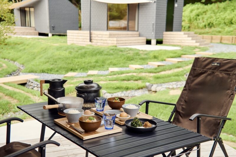 デッキテラスで迎える朝は非日常でありながら心がすっと澄み渡る特別な時間