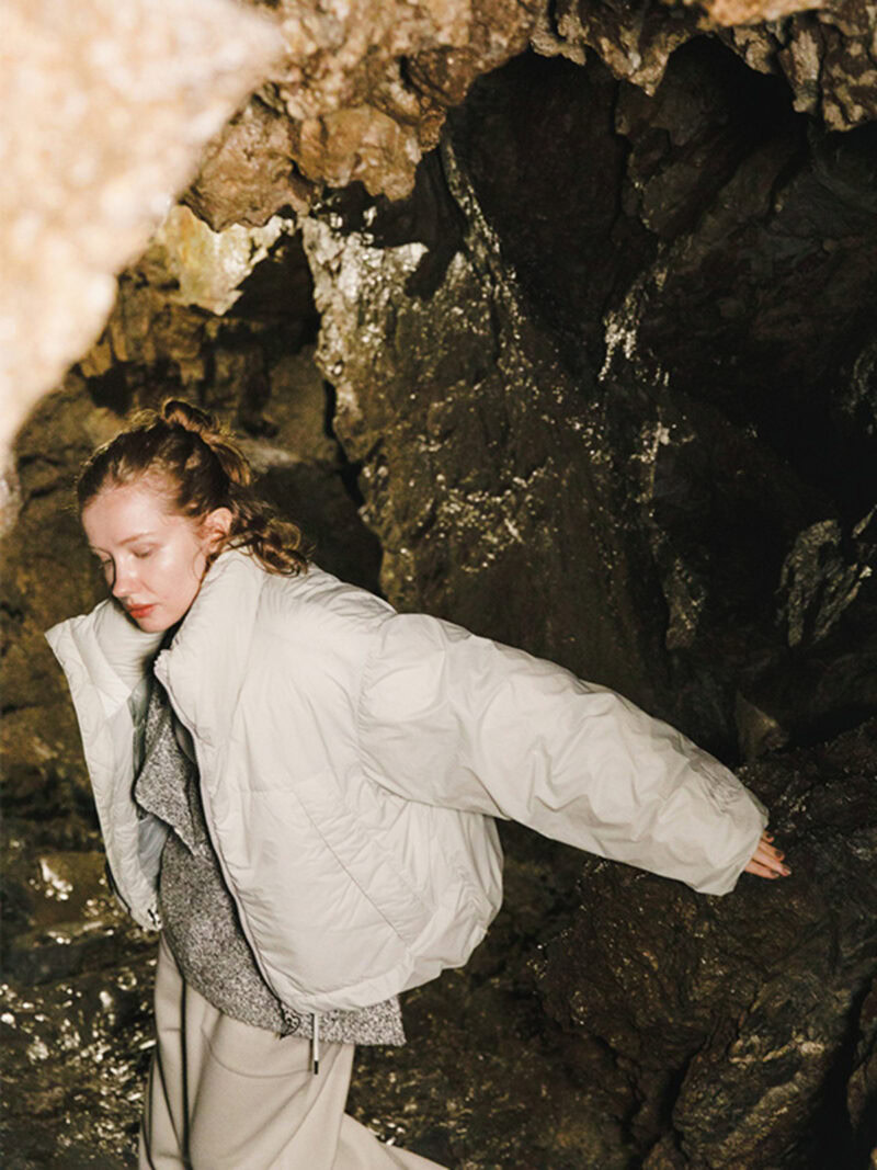 別注 NANGA スタンドカラーダウンジャケット no.:NANGADW-FEA7 price:¥44,000 (税込) color:GREIGE size:one 発売日:2025年10月末予定