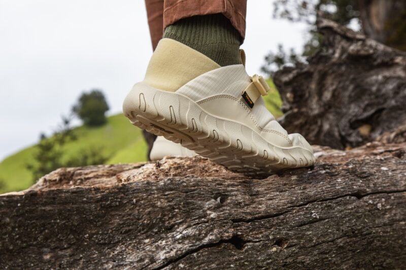 秋冬でも足元暖かというキルティングアッパーの新モデル、「ReEmber Camp(リエンバー キャンプ)」