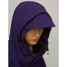 Hooded Taslan Mil Jacketはつば付きフードが雨をしっかりガードし、悪天候時も快適さを維持