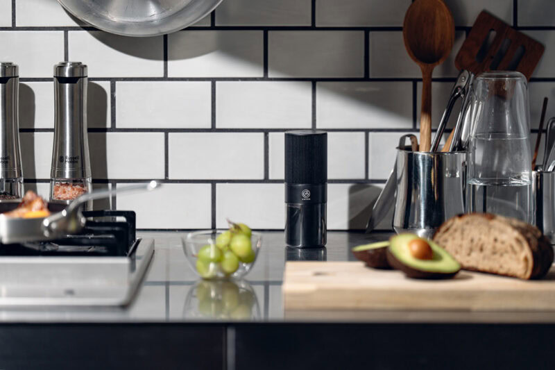 デザイン性にもこだわり、収納場所にも困らずインテリアにも馴染むポータブルコーヒーグラインダーC351