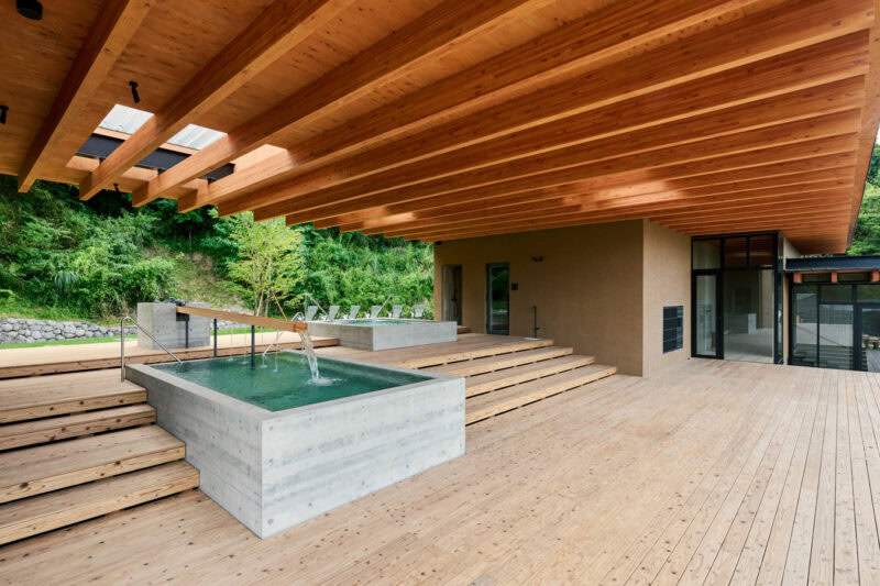 チェックイン前の午前9時から、チェックアウト後の午後12時まで、営業時間内なら何度でも思う存分にサウナを堪能できます