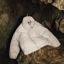 別注 NANGA スタンドカラーダウンジャケット no.：NANGADW-FEA7 price：¥44,000 (税込) color：GREIGE size：one 発売日：2025年10月末予定