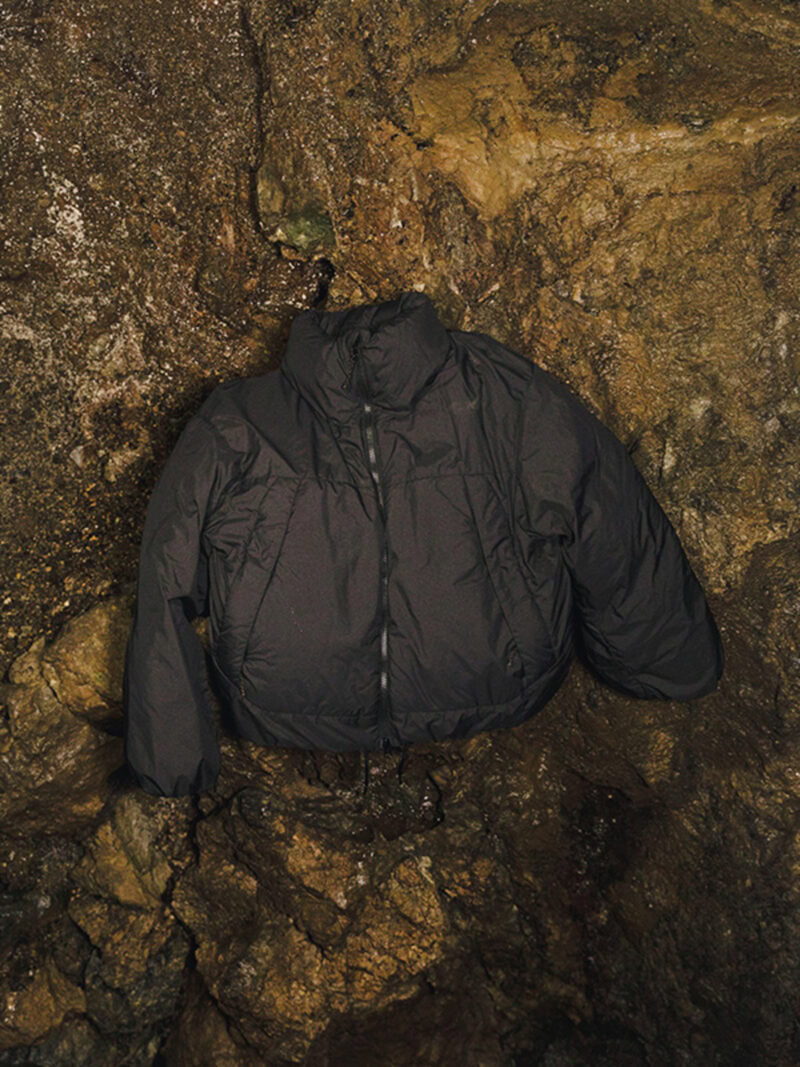 別注 NANGA スタンドカラーダウンジャケット no.:NANGADW-FEA7 price:¥44,000 (税込) color:BLACK size:one 発売日:2025年10月末予定