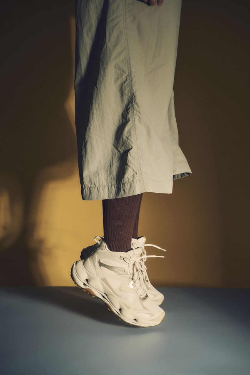 テクノロジーを詰め込んだ高い機能性とマテリアルにより、アウトドアシューズの未来が垣間見えるミッドタイプの次世代ハイキングシューズ