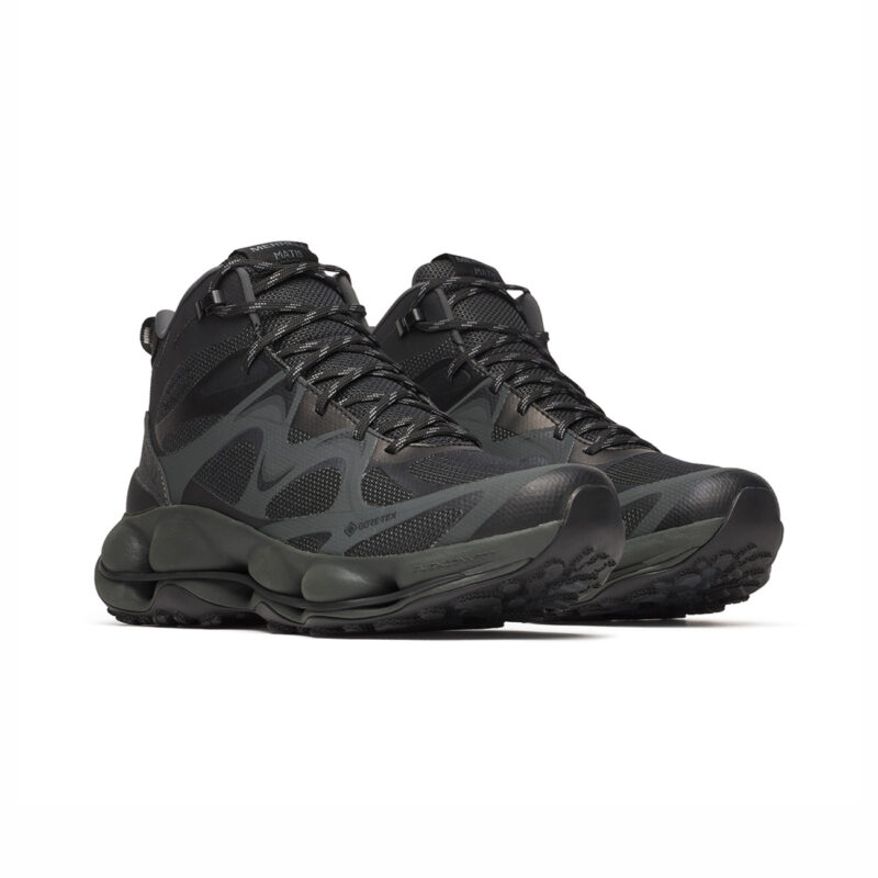 SPEEDARC MATIS MID GORE-TEX® [MEN] サイズ：25.0cm～28.0cm, 29.0cm, 30.0cm カラー：BLACK 販売価格：\35,200 (税込) 販売場所：MERRELL直営店、MERRELLオンラインストア、その他MERRELL取扱店