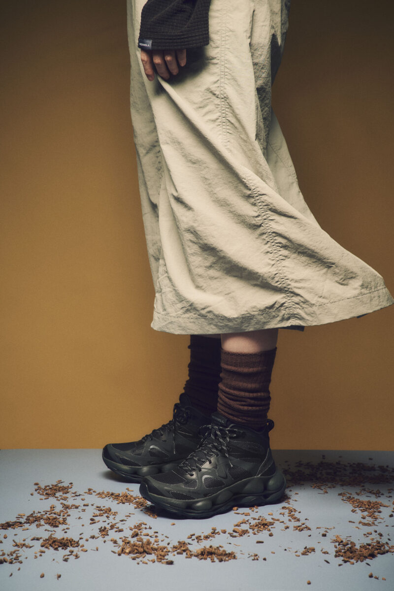 発売直後から名実ともに次世代ハイカーとして大きな評価を受け、ベストセラーとなったファストハイキングシューズのミッドタイプモデルとして誕生