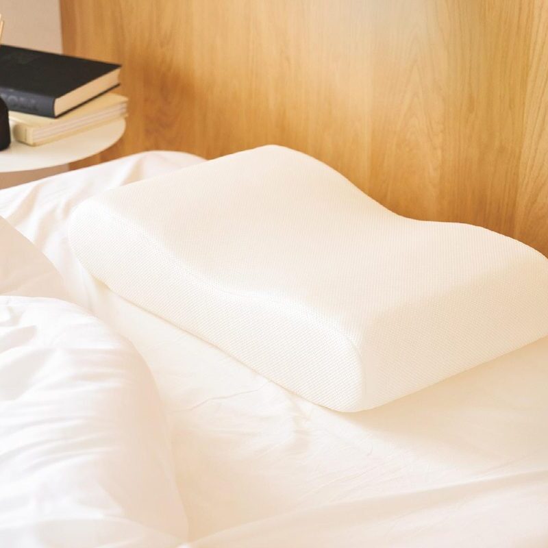 【無印良品】日本人の睡眠不足に寄り添う傑作「寝返りを受け止めるまくら」のここがスゴイ！