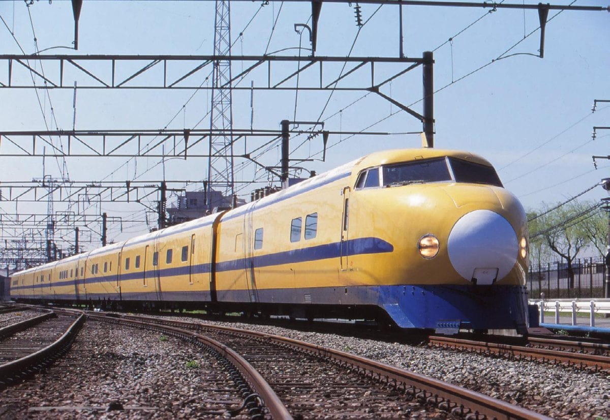 ドクターイエローの歴史」ついに引退を発表…昭和・平成・令和と3つの