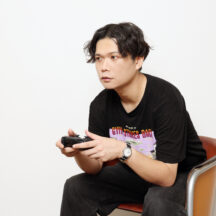 普段のプレイスタイルを再現してもらった。