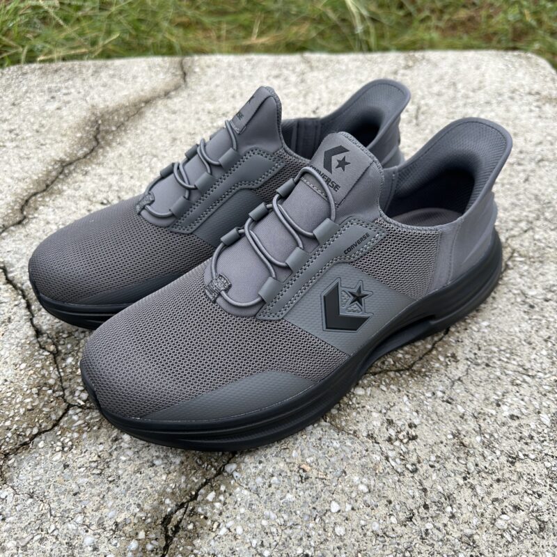 手を使わず、さっと履ける。コンバースのハンズフリーシューズ「SLITSLIDE」に新色が登場。快適な新作デニムにも注目を。