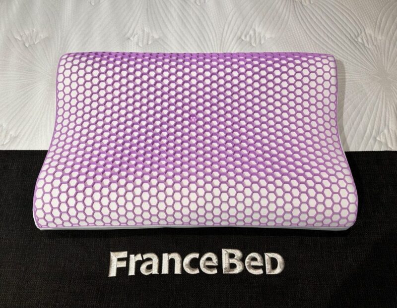 【快眠のコツは“頭寒足熱”】表面温度が2.6度低い“最新まくら”を使ってみたところ……睡眠時の不快感が軽減！