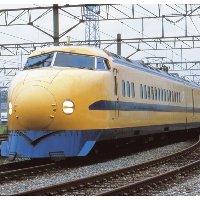 【歴代ドクターイエローを一挙公開】昭和・平成・令和、新幹線の安全運行を守り続けてきた4世代の系譜とは