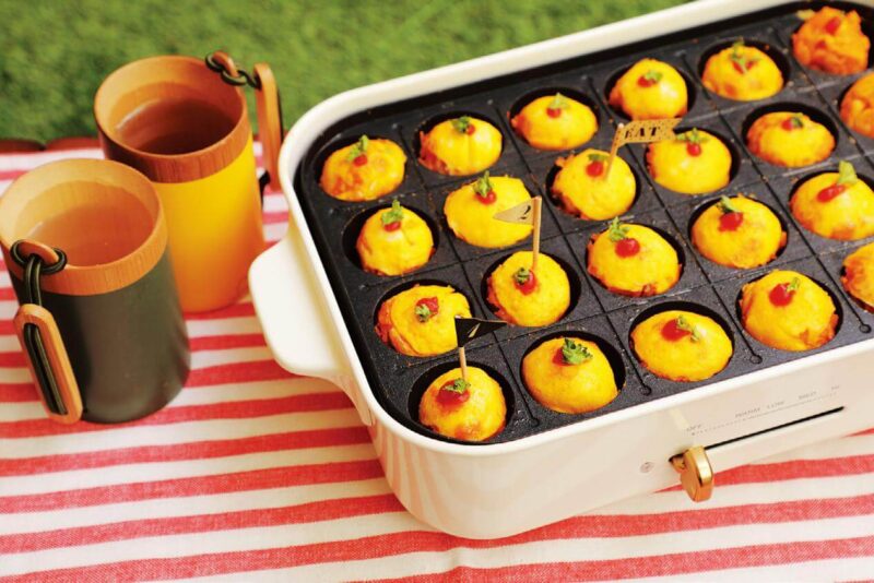 【キャンプでたこ焼き機!?】アクティビティとしても最高！大人も子どもも盛り上がる「たこ焼き機」のウマかわレシピ2選