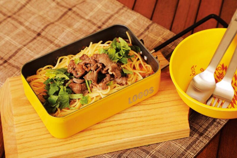 【激うまレシピ】よだれが出てきちゃう！ソロキャンの必須クッカー「メスティン」で作るキャンプめし2選