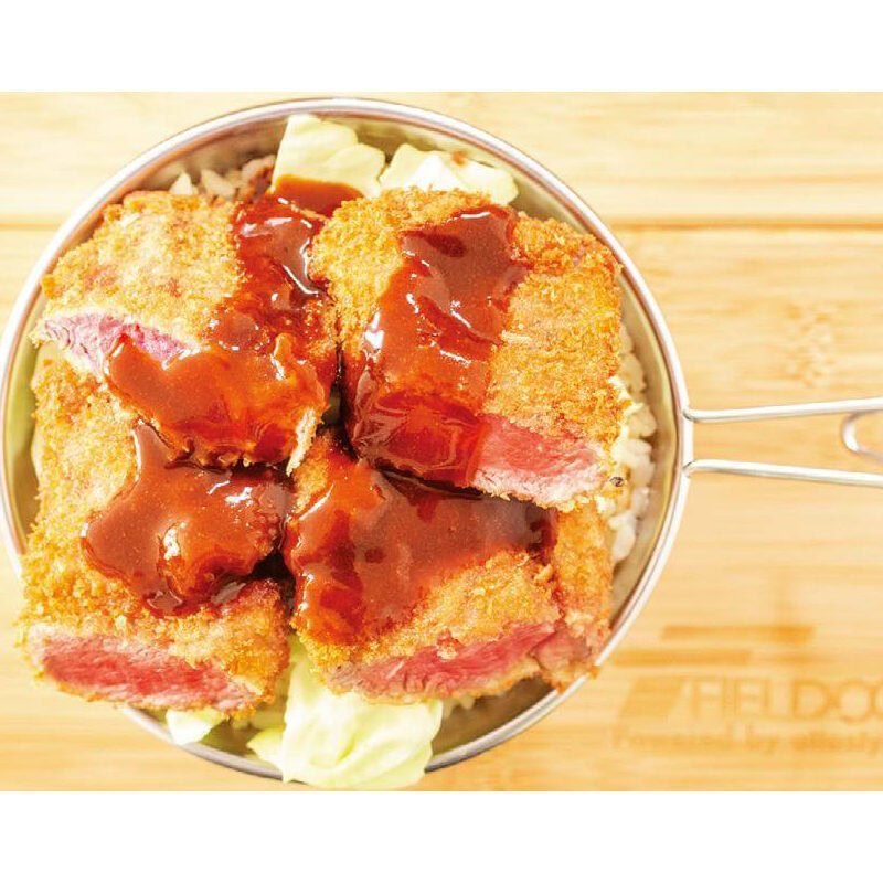 【シェラカップだけで作る激ウマレシピ】超ド定番ギアが映えアイテムに！家でも作れる「本格ご当地めし」4選