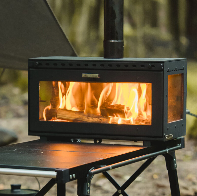 火が恋しい冬シーズン間近！炎の揺れを楽しめる3面ガラスのミドルサイズ薪ストーブ「ミドラ」の予約販売スタート