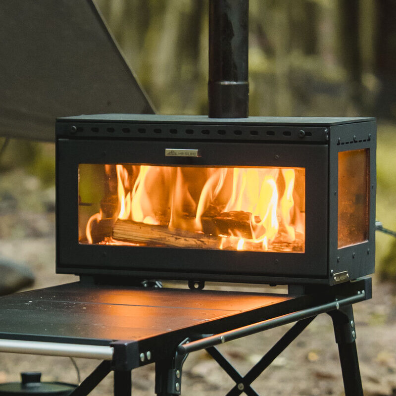 火が恋しい冬シーズン間近！炎の揺れを楽しめる3面ガラスのミドルサイズ薪ストーブ「ミドラ」の予約販売スタート