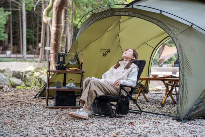 寒い季節にマストバイ！アウトドアチェアが温度調整可能になる「WAQRecliningLowChairHEATCOVER」