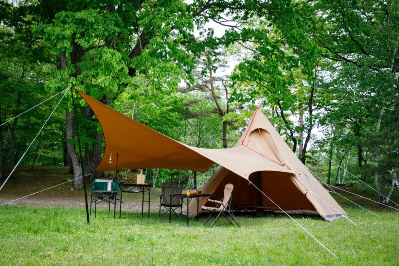 「2択で選ぶキャンプギア」どっちのタープが優秀？“ポリエステル＆ナイロン素材”or“TC素材”